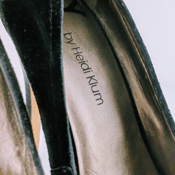 Heidi Klum Black Suede Pumps - Picture 2 of 4